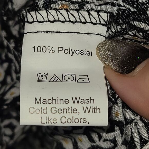 Shein Boho Ditzy Daisy Print Crop Front Tie Shirt (M) - Picture 6 of 8